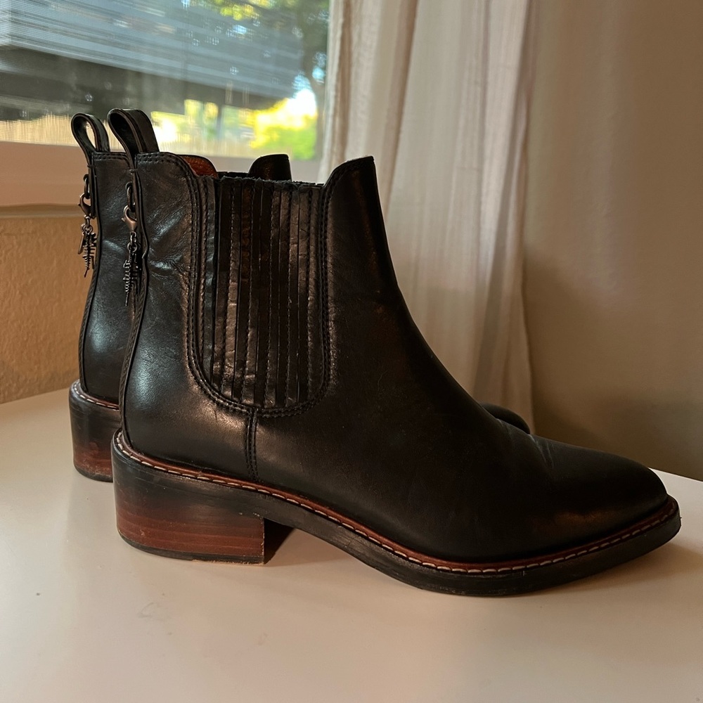 Coach Bowery Chelsea Boots Black Leather, Size 6,5 - Picture 2 of 5